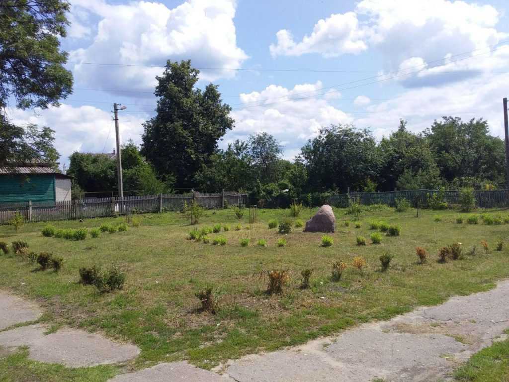 У Кролевці до Дня Захисника України облаштовують сквер