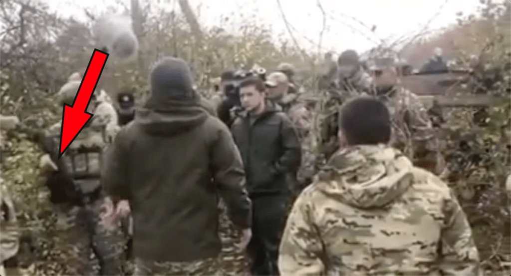 В Золотом охрана Зеленского наставила автомат на добровольца, а преЗЕдент хамил за то, что бойцы против капитуляции