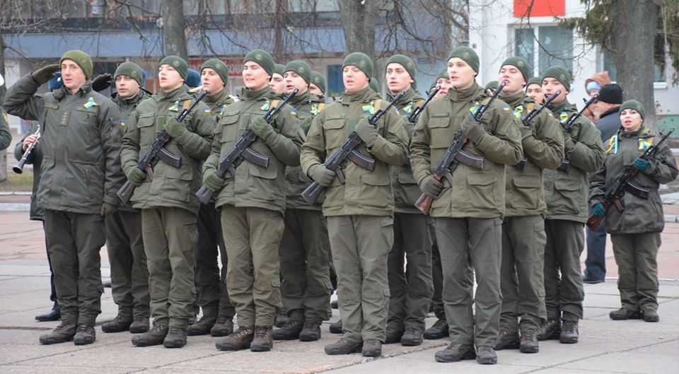Дев’ятнадцять новобранців Шосткинського полку НГУ прийняли присягу на вірність народу України