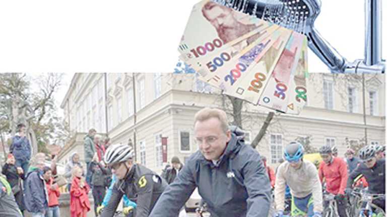 Золотий душ у Львівській мерії Садового
