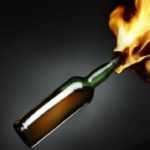 У Черкасах на подвір'я депутата міськради кинули "коктейль Молотова" (ФОТО) u-cherkasah-na-podv-r-ya-deputata-m-s-kradi-kinuli-kokteyl-molotova-foto-dsnews-ua-1