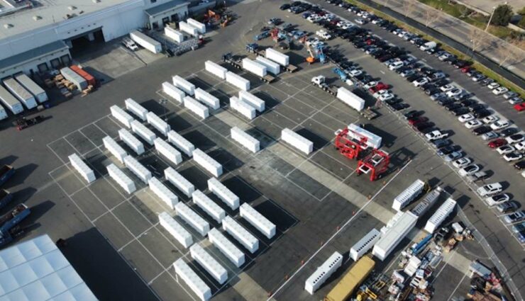 Говорят, что завод Tesla по производству мегапакетов работает хорошо — финансовый консультант предлагает 5000 долларов за доказательства