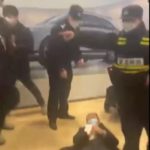 После снижения цен на Tesla в Китае: сообщается о протестах перед филиалами, аналитики сохраняют спокойствие tesla-china-protest-polizei-740x425