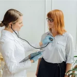 Забота о здоровье: Роль регулярных обследований и медицинских справок в современном мире regular-health-1216x684