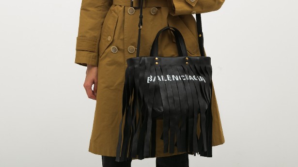 История к популярности сумок бренда BALENCIAGA